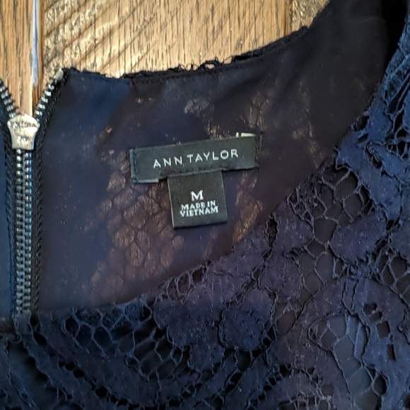 Ann Taylor Navy Lace Blouse Size M - Picture 4 of 5